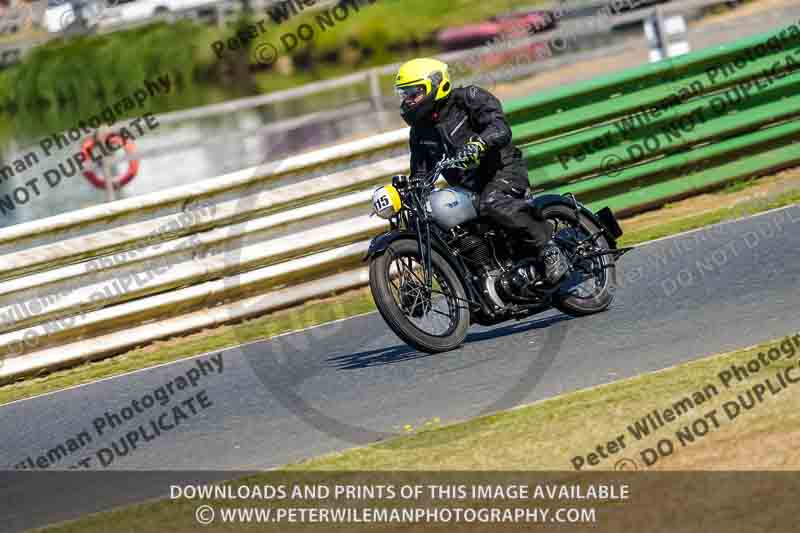 Vintage motorcycle club;eventdigitalimages;mallory park;mallory park trackday photographs;no limits trackdays;peter wileman photography;trackday digital images;trackday photos;vmcc festival 1000 bikes photographs